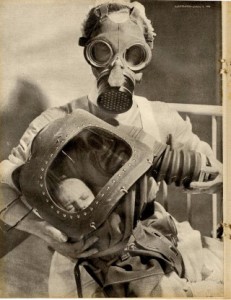 Maschera a guscio antigas per neonati, risposta ai temuti attacchi a base di gas nocivo durante la II Guerra Mondiale