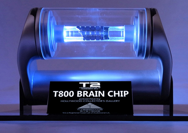terminator-2-t-800-brain-chip-replica-by-hollywood-collectibles